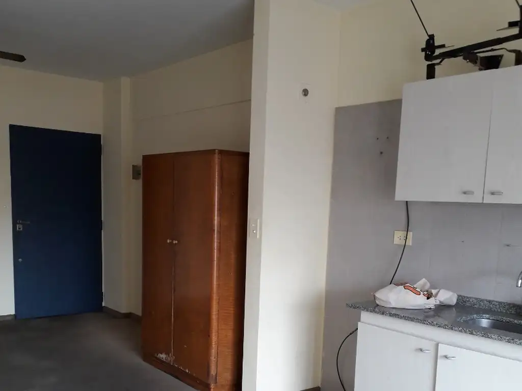 Foto de monoambiente en VENTA al contrafrente. divisible Balcon.Super luminoso, imagen 5