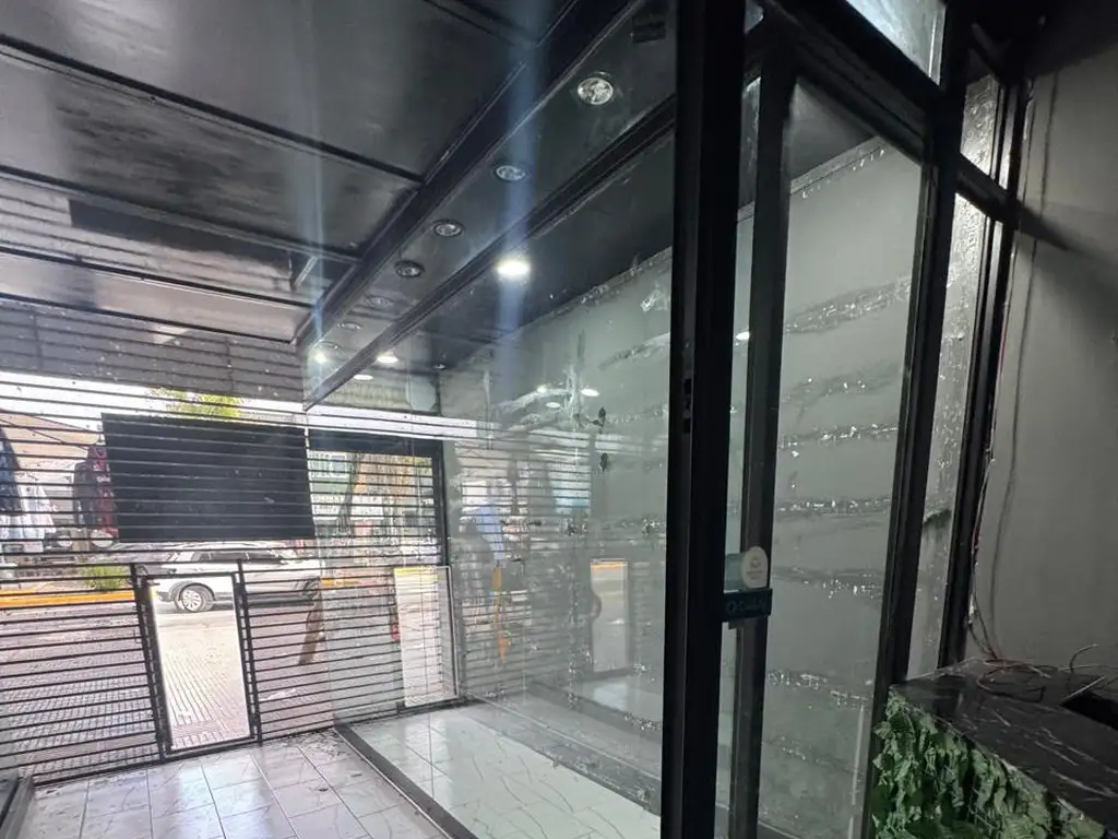 Foto de LOCAL EN ALQUILER. AV.MITRE CENTRO COMERCIAL, imagen 4