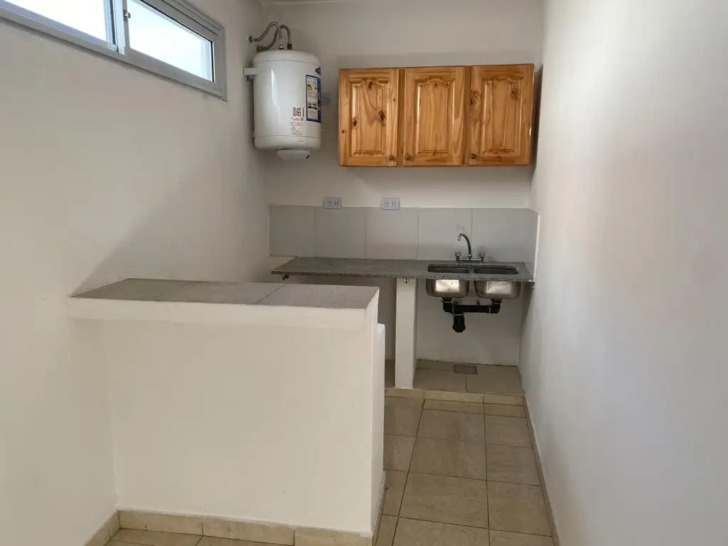 Foto de DEPARTAMENTO 1 AMB.Y 1/2 1º PISO AL FRENTE CON BALCON, imagen 3