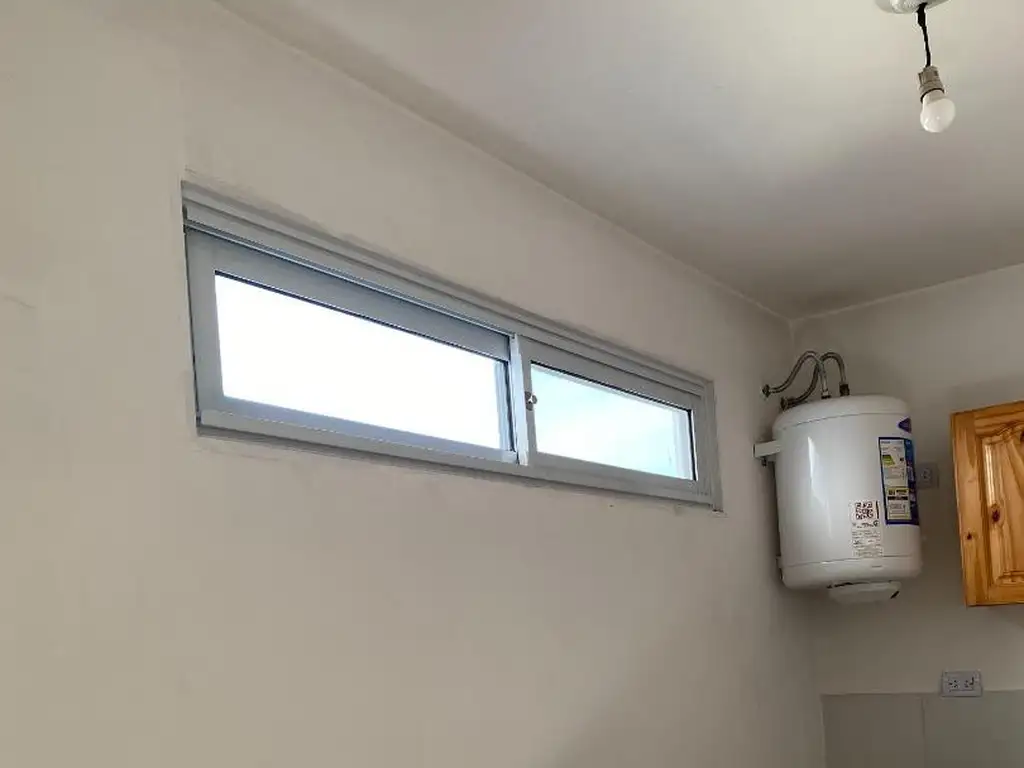 Foto de DEPARTAMENTO 1 AMB.Y 1/2 1º PISO AL FRENTE CON BALCON, imagen 4