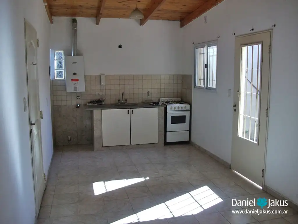 Foto de DEPTO 1 DORM EN ALQUILER - 76 N°1644 e/ 27 bis y 28 - DANIEL JAKUS, imagen 1