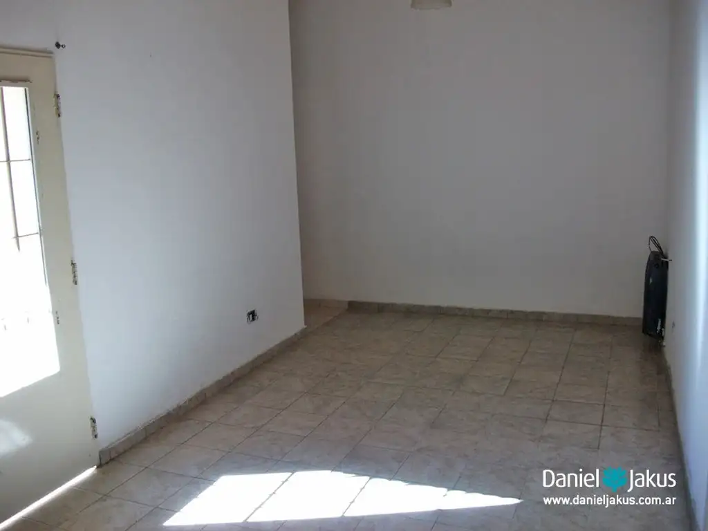 Foto de DEPTO 1 DORM EN ALQUILER - 76 N°1644 e/ 27 bis y 28 - DANIEL JAKUS, imagen 3
