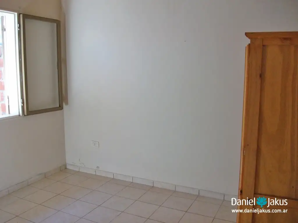 Foto de DEPTO 1 DORM EN ALQUILER - 76 N°1644 e/ 27 bis y 28 - DANIEL JAKUS, imagen 4