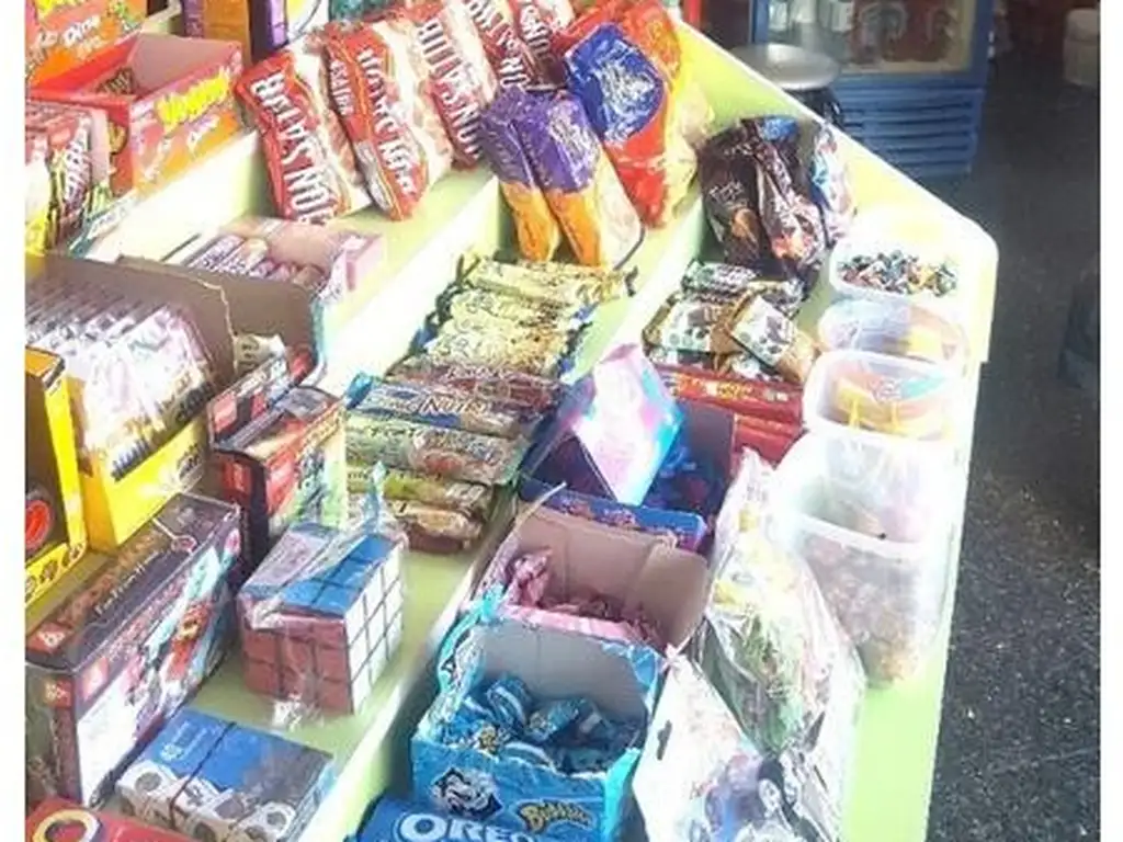 Foto de Se escuchan ofertas Local en ESQUINA. Sobre Av.H.Pueyrredon “esquina, imagen 5