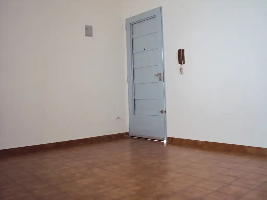 Foto de 2 AMBIENTES TIPO CASA CON PATIO Y TERRAZA SIN EXPENSAS A METROS DE AV, imagen 1