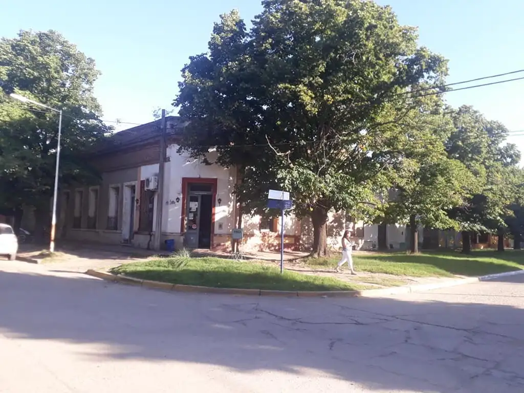 Foto de Antigua propiedad ubicada en la localidad de Santa Lucía, Partido de, imagen 3