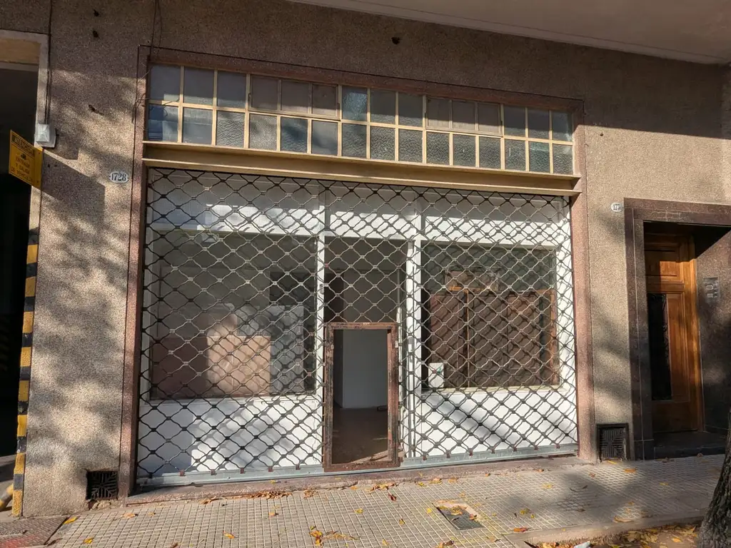 Foto de Local con entrepiso en alquiler - Sin expensas, imagen 1