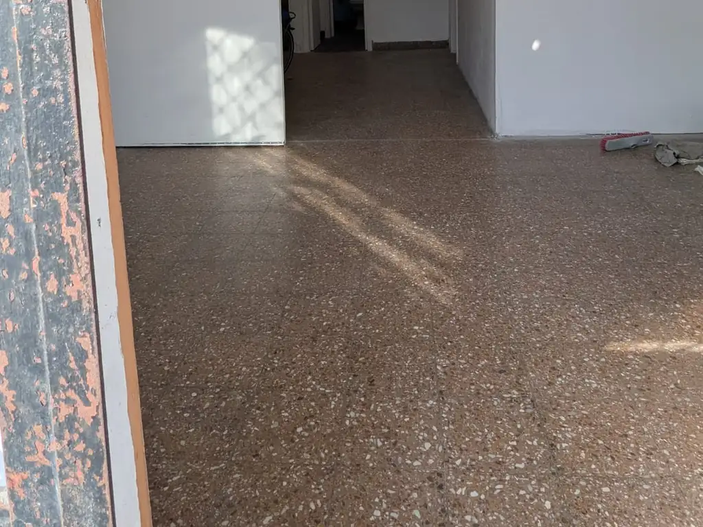 Foto de Local con entrepiso en alquiler - Sin expensas, imagen 3