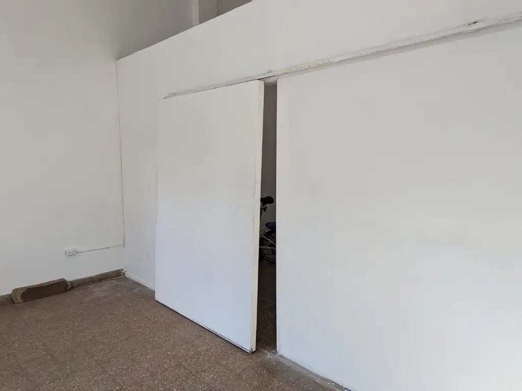 Foto de Local con entrepiso en alquiler - Sin expensas, imagen 5