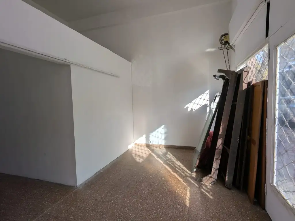 Foto de Local con entrepiso en alquiler - Sin expensas, imagen 4
