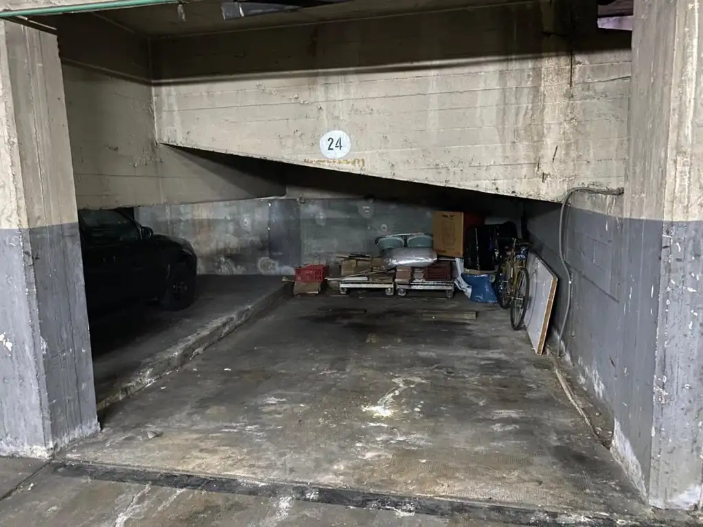 Foto de Venta Cochera sobre Av. San Juan y Av. La Plata, imagen 1
