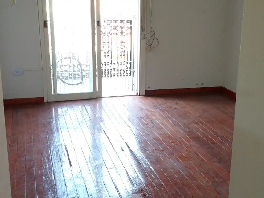Foto de MONOAMBIENTE - AL FRENTE CON BALCON - SEGUNDO PISO POR ESCALERA, imagen 4