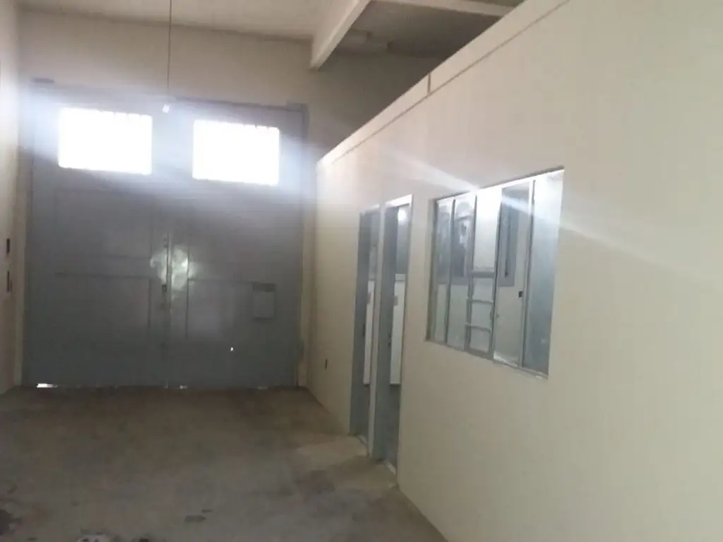 Foto de EXCELENTE GALPON SOBRE LOTE DE 8.50X60M EN UNA PLANTA, imagen 4