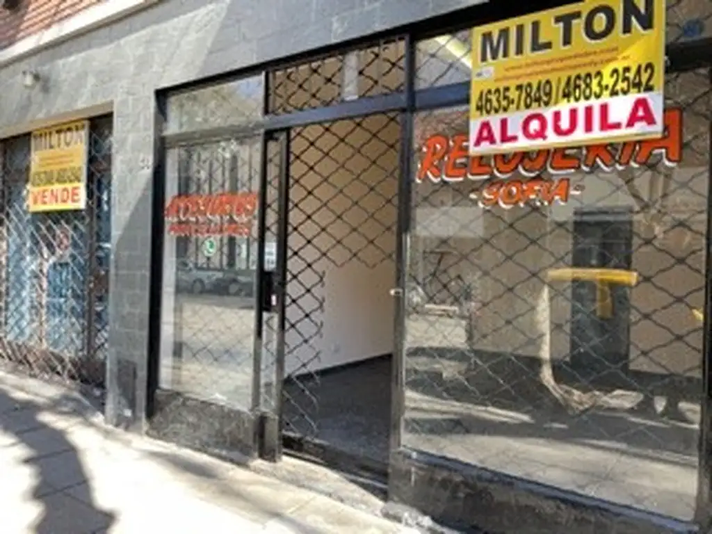 Foto de EXCELENTE LOCAL COMERCIAL A PASOS DE AV. RIVADAVIA SIN EXPENSAS 21 MTS, imagen 2