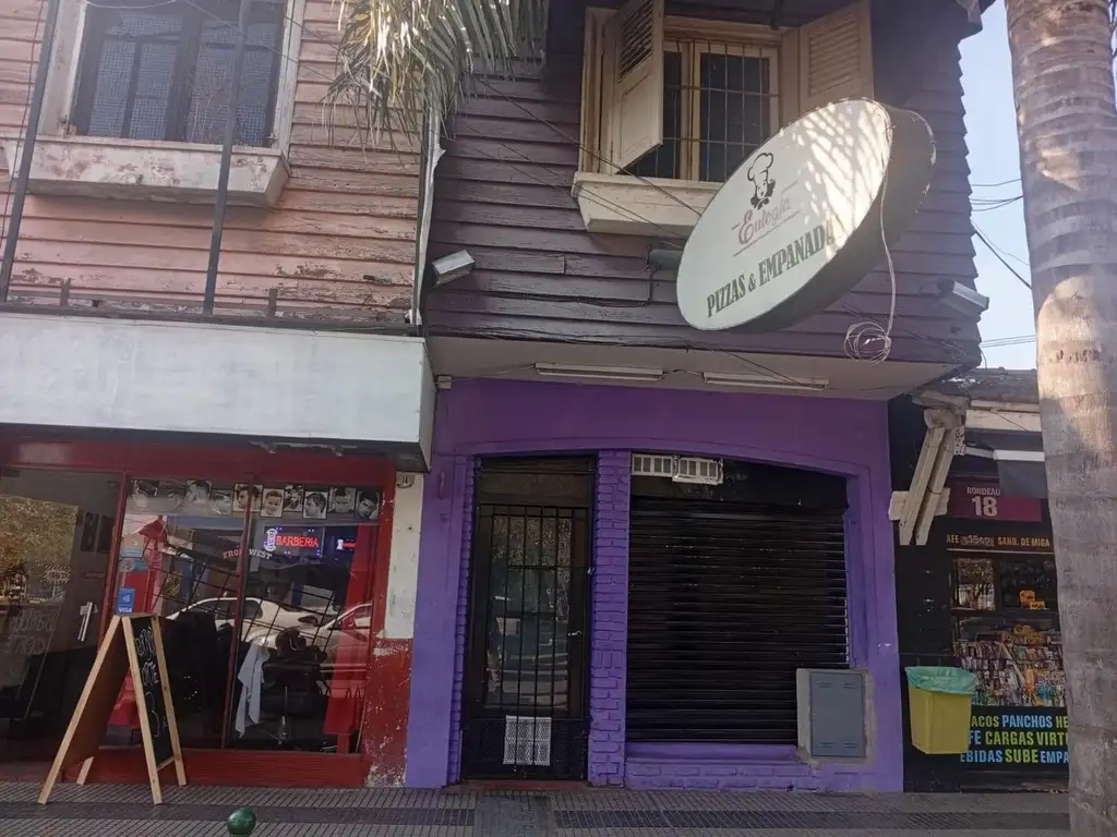 Foto de LOCAL FRENTE A PLAZA DE ITUZAINGÓ A METROS DE LA ESTACIÓN, imagen 1
