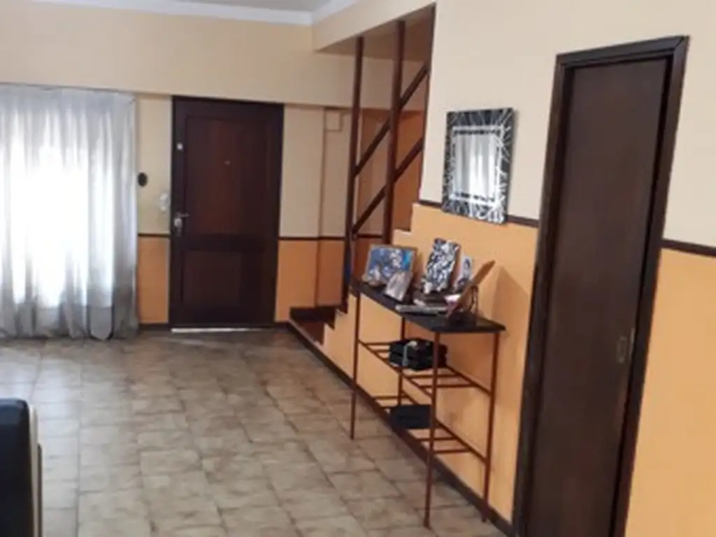Foto de Casa 5 Amb Lote propio 2 plantas Fondo Garaje 3 bañ, imagen 4