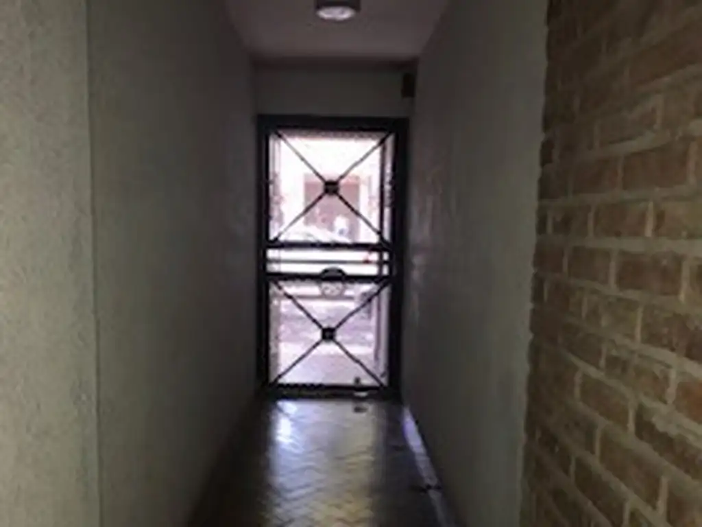 Foto de EXC PISO SIN EXPENSAS 4 AMBIENTES AMPLIOS FRENTE CON QUINCHO PARRILLA, imagen 4