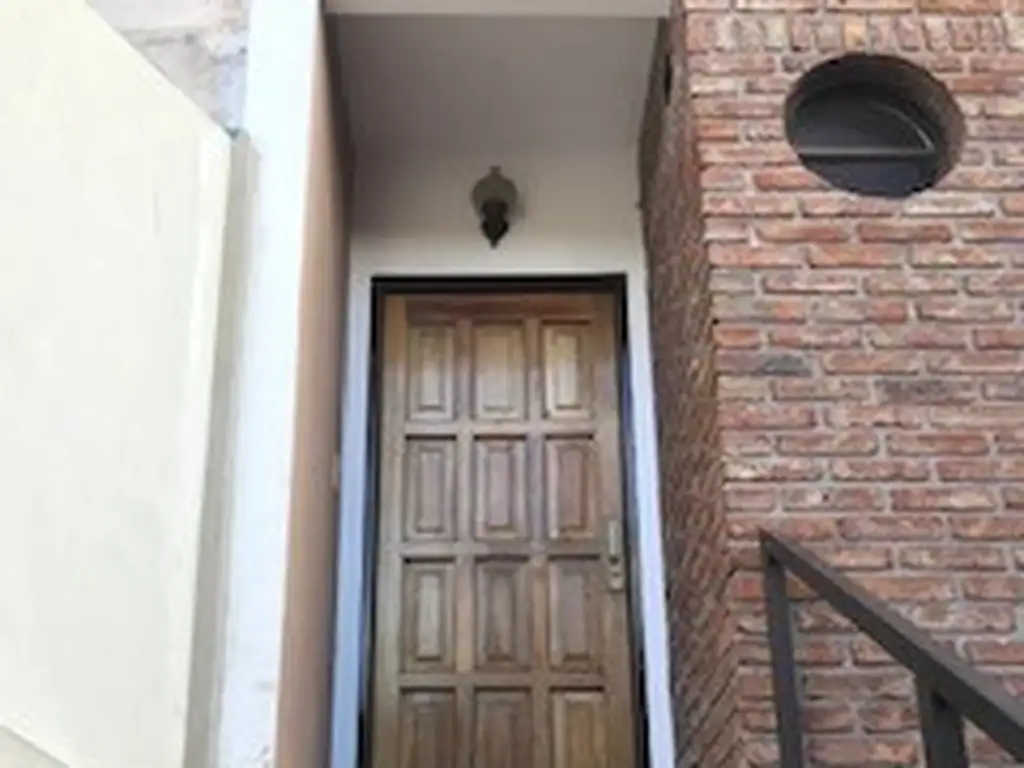 Foto de EXC PISO SIN EXPENSAS 4 AMBIENTES AMPLIOS FRENTE CON QUINCHO PARRILLA, imagen 1