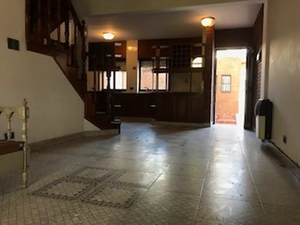 Foto de EXC PISO SIN EXPENSAS 4 AMBIENTES AMPLIOS FRENTE CON QUINCHO PARRILLA, imagen 5