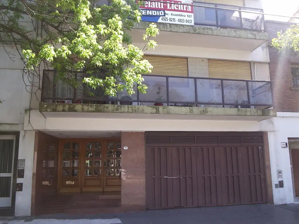 Foto de Impecable depto de cuatro ambientes, al frente, con balcon., imagen 5