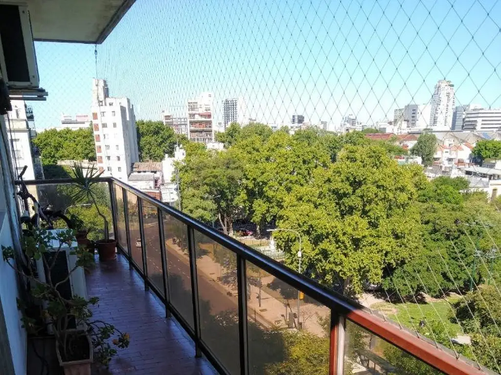 Foto de Impecable depto de cuatro ambientes, al frente, con balcon., imagen 4