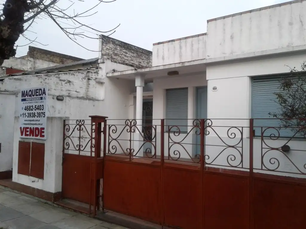 Foto de CASA CON DOS DTOS 3 AMB EN BLOCK CON FONDO LIBRE 45 MTS, imagen 1