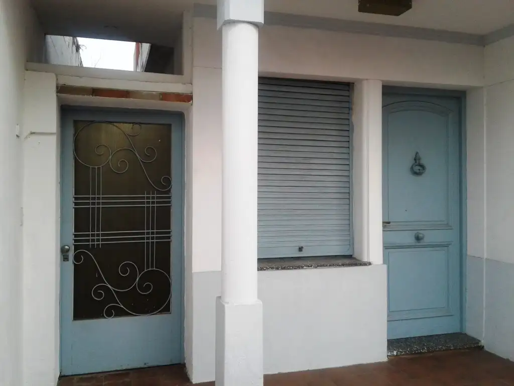 Foto de CASA CON DOS DTOS 3 AMB EN BLOCK CON FONDO LIBRE 45 MTS, imagen 2
