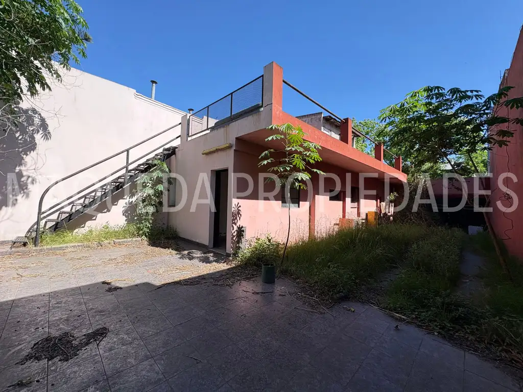 Foto de CASA C/ENTRADA PARA VARIOS AUTOS, QUINCHO Y LOCAL ¡ REBAJADO !, imagen 2