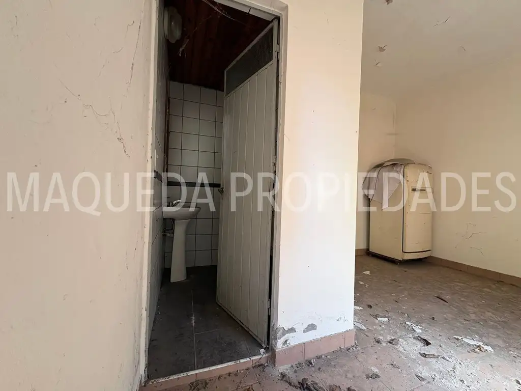 Foto de CASA C/ENTRADA PARA VARIOS AUTOS, QUINCHO Y LOCAL ¡ REBAJADO !, imagen 4