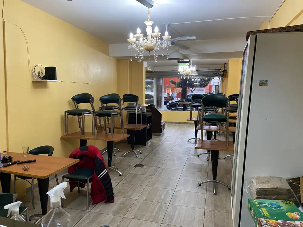 Foto de LOCAL EN VENTA EN VILLA DEL PARQUE A MTS DE CENTRO COMERCIAL, imagen 5