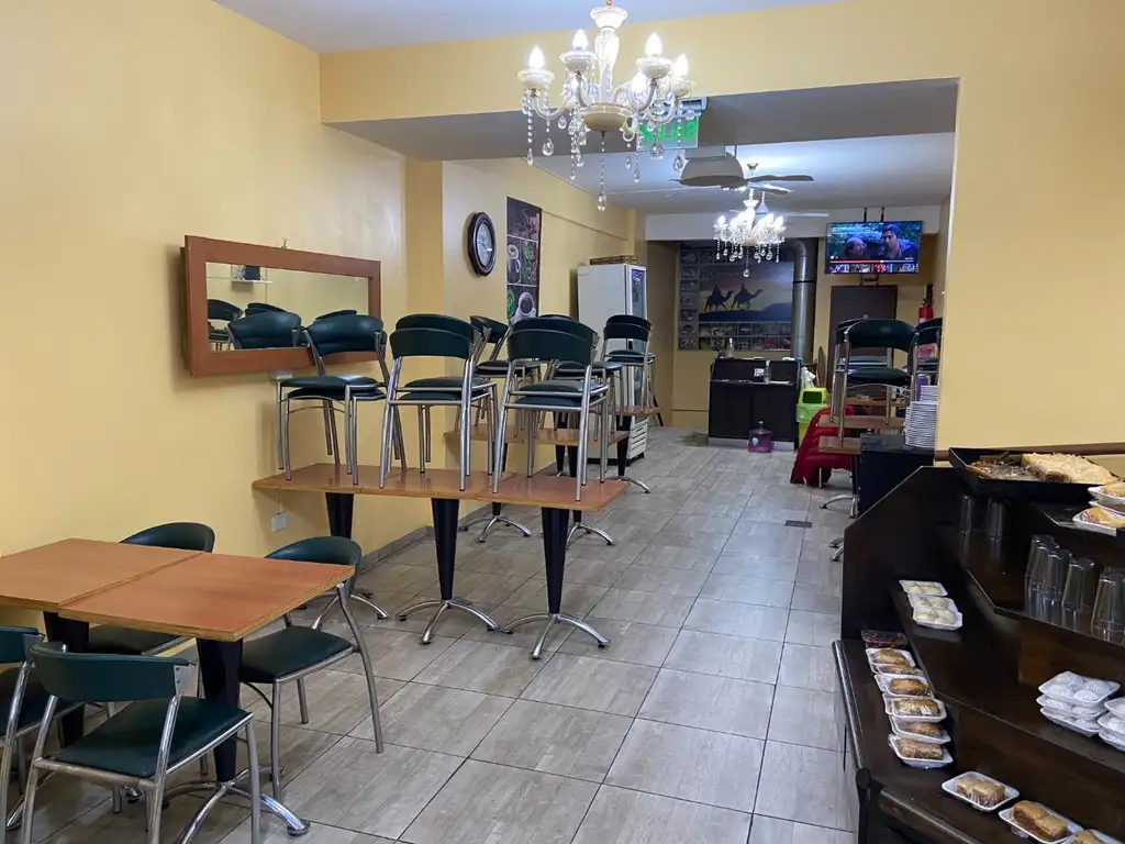 Foto de LOCAL EN VENTA EN VILLA DEL PARQUE A MTS DE CENTRO COMERCIAL, imagen 4