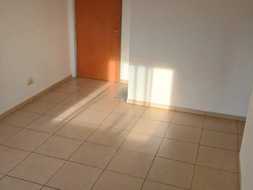 Foto de DEPARTAMENTO DE 2 AMBIENTES CON BALCÓN // AMPLIO Y LUMINOSO//, imagen 2