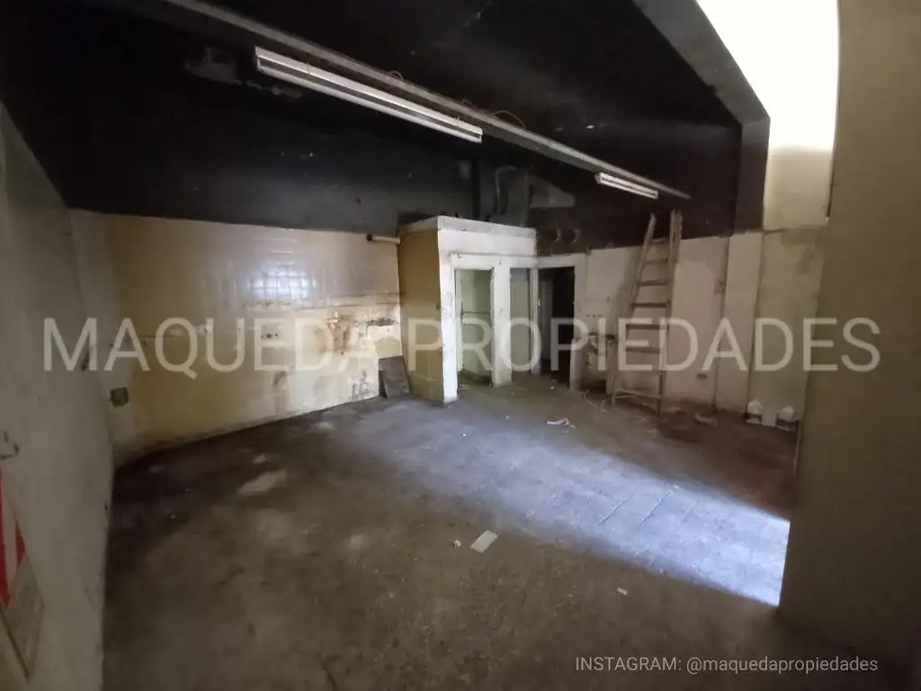 Foto de LOCAL 50 M2 CON GAS SOBRE AV. OLIVERA PRECIO REBAJADO, imagen 2