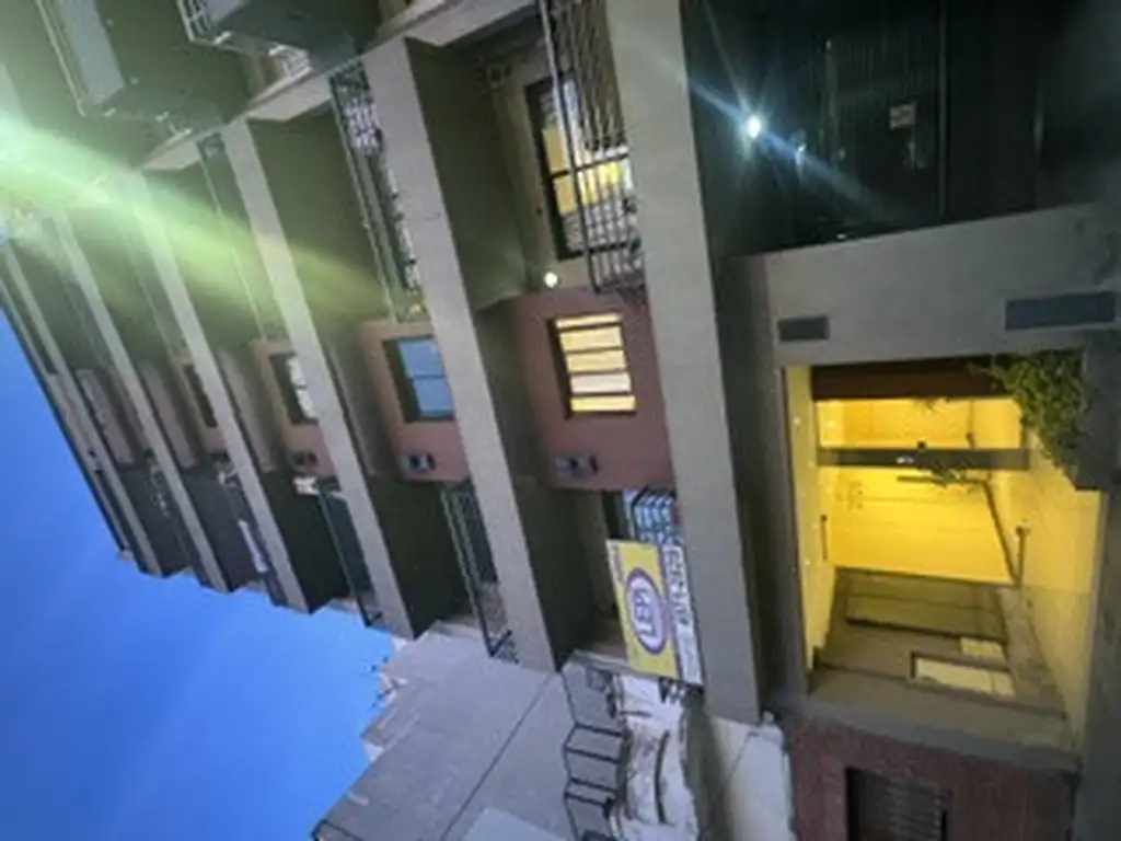 Foto de IMPERDIBLE SEMIPISO DE 2 AMB. CON BALCÓN AL FRENTE PRIMER PISO RECIÉN, imagen 2