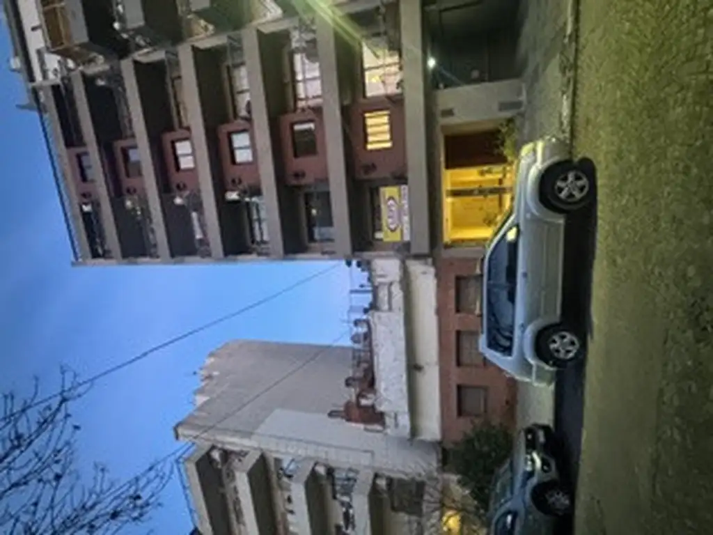 Foto de IMPERDIBLE SEMIPISO DE 2 AMB. CON BALCÓN AL FRENTE PRIMER PISO RECIÉN, imagen 3