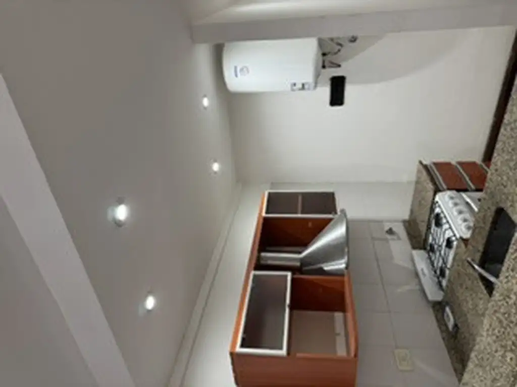 Foto de IMPERDIBLE SEMIPISO DE 2 AMB. CON BALCÓN AL FRENTE PRIMER PISO RECIÉN, imagen 5