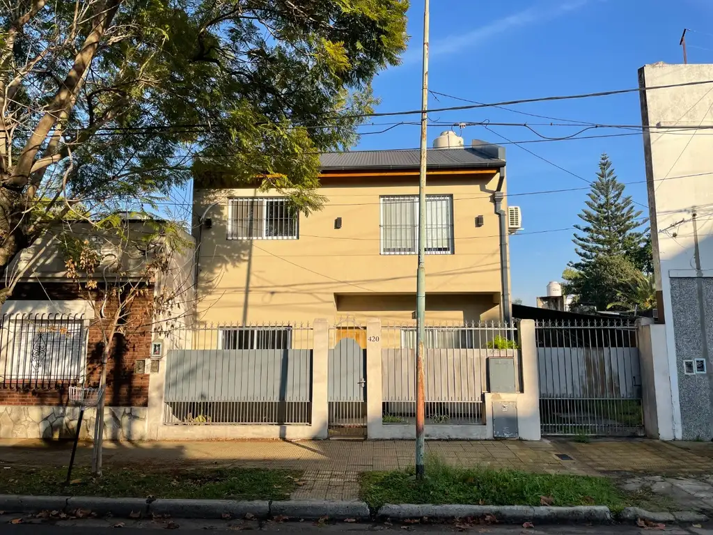 Foto de EXCELENTE CASA PH 3 AMBIENTES PLANTA BAJA, A 4 CUADRAS DE ESTACIÓN., imagen 2
