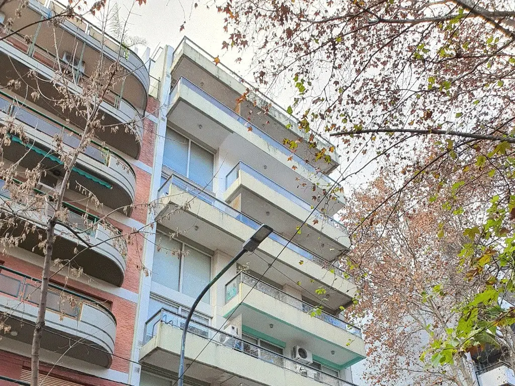Foto de DEPARTAMENTO UN AMBIENTE CON BALCON AL FRENTE. EXCELENTE UBICACION, imagen 2