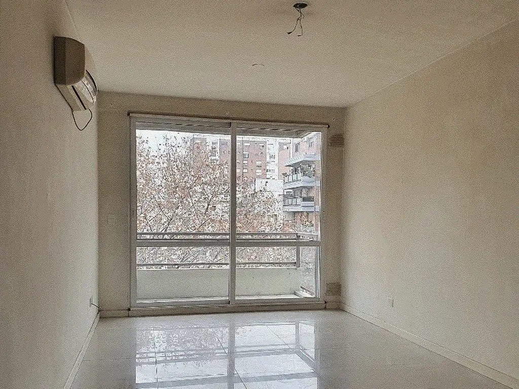Foto de DEPARTAMENTO UN AMBIENTE CON BALCON AL FRENTE. EXCELENTE UBICACION, imagen 1