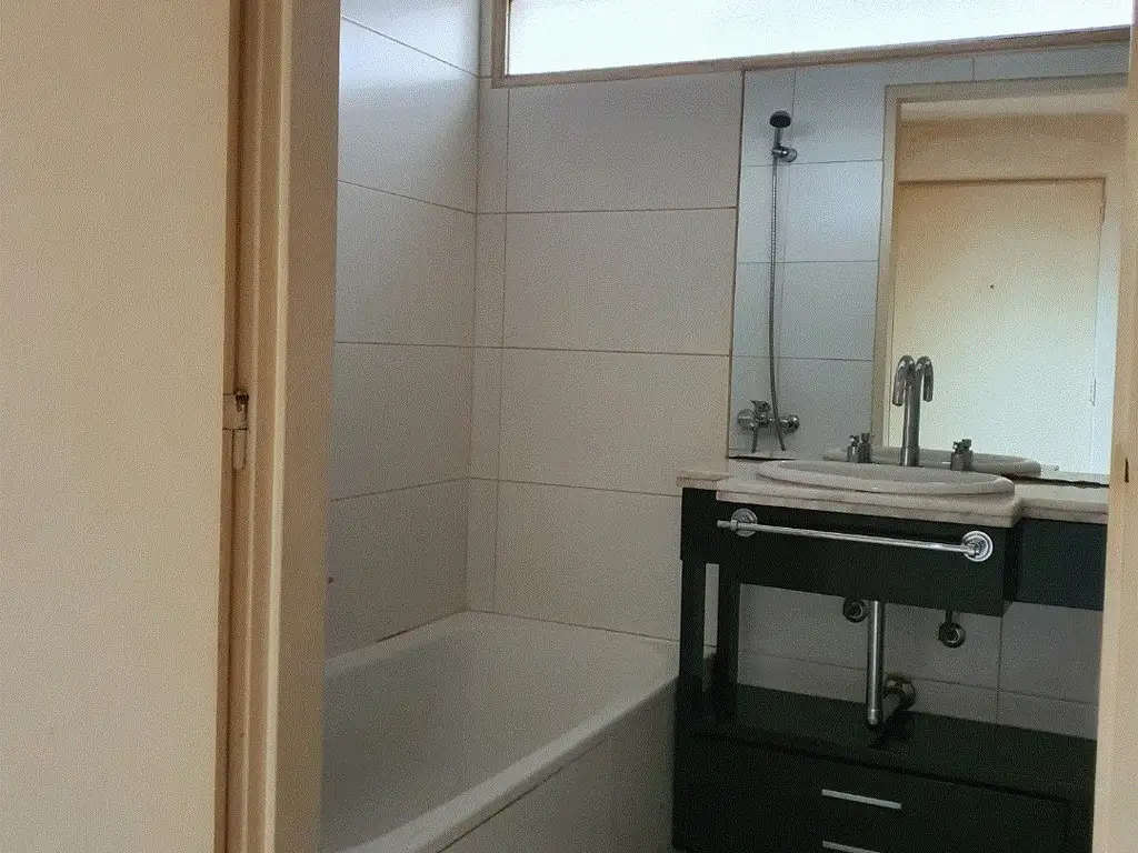 Foto de DEPARTAMENTO UN AMBIENTE CON BALCON AL FRENTE. EXCELENTE UBICACION, imagen 4