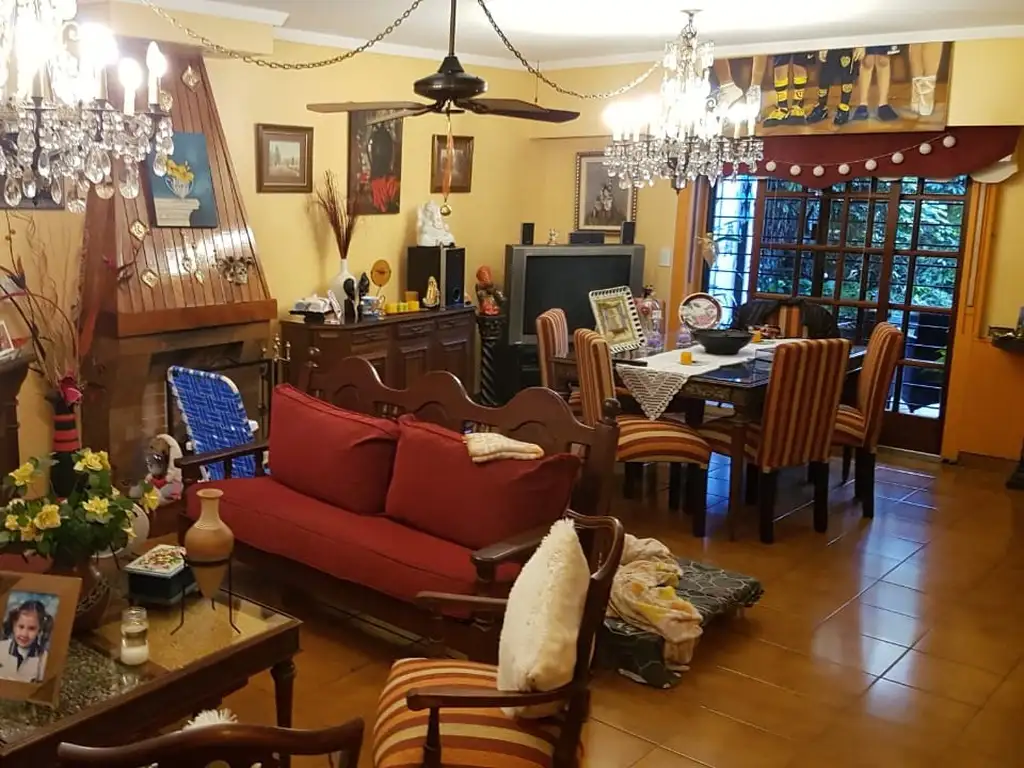 Foto de Hermosa casa de 4 amb. en 2 plantas con gran fondo parquizado y, imagen 4