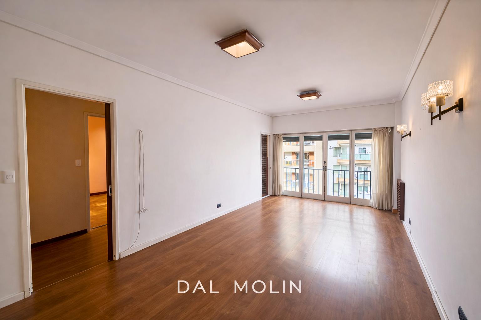 Venta. Departamento. Semipiso. Tres ambientes con dependencia. La Perla
