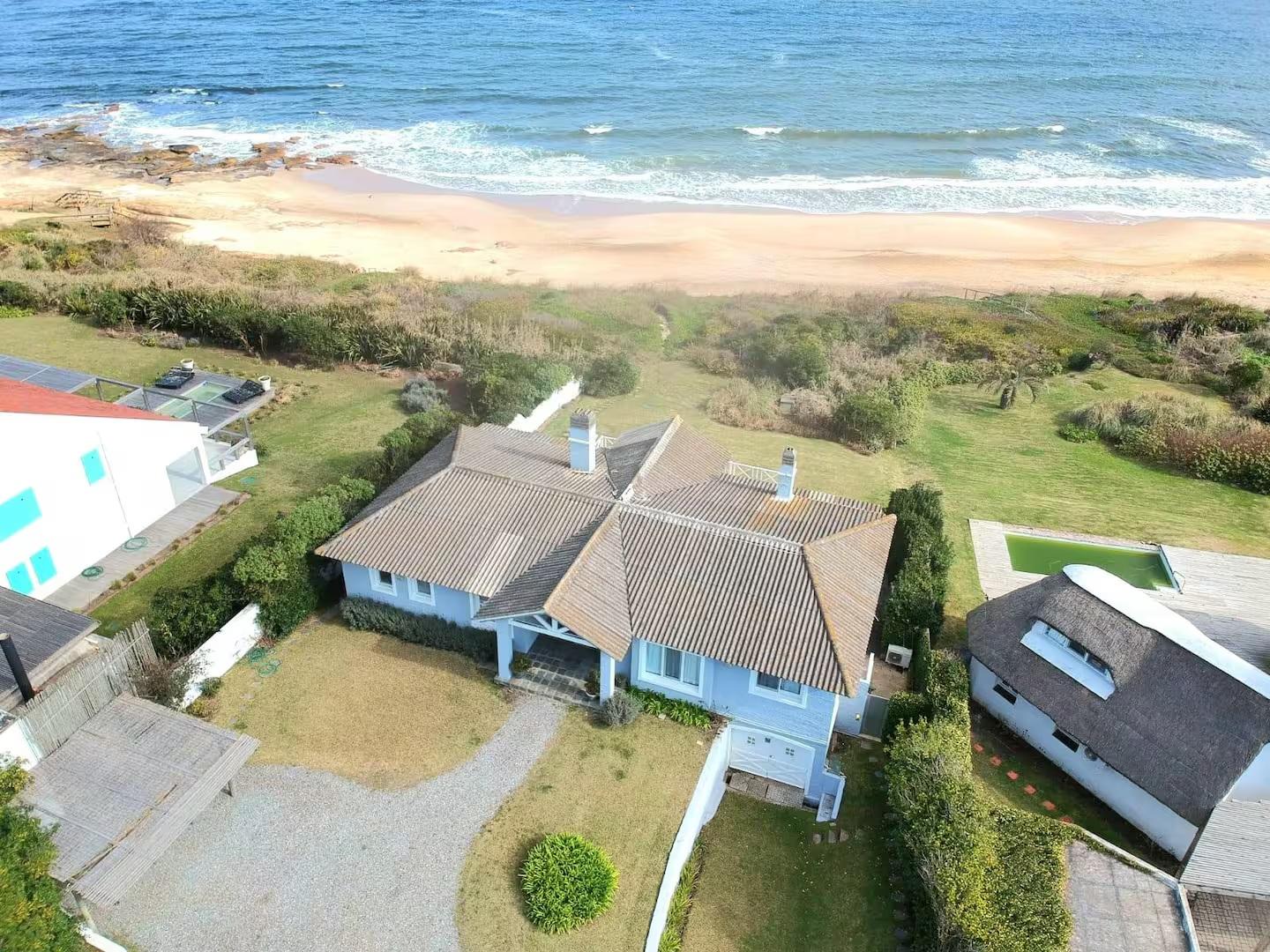 Casa La Folie sobre la Mansa de Jose Ignacio