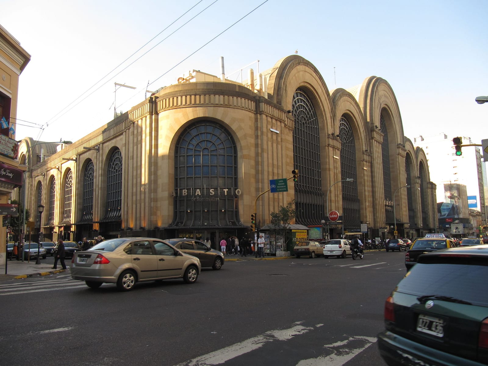 El edificio del ex Mercado del Abasto, hoy Abasto Shopping, en el barrio homónimo