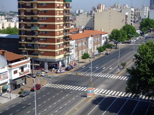 Avenida Mitre 2200, el corredor comercial central de Avellaneda