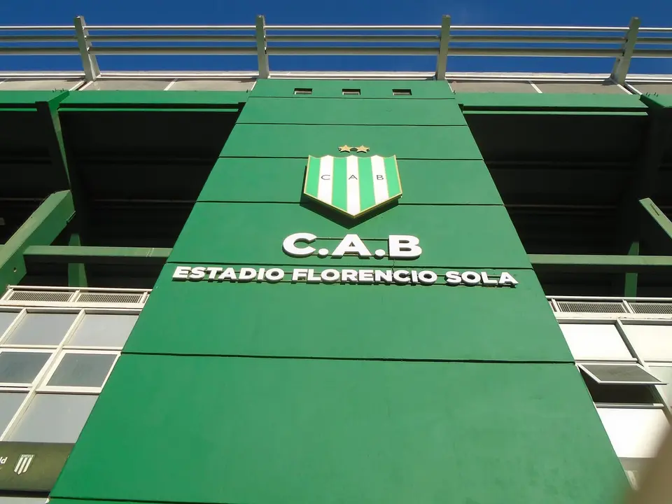 Vista exterior del Estadio Florencio Sola, cancha del Club Atlético Banfield
