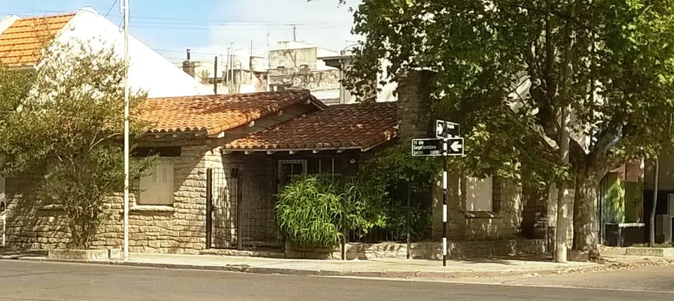 Chalecito estilo Mar del Plata en el barrio La Perla Norte
