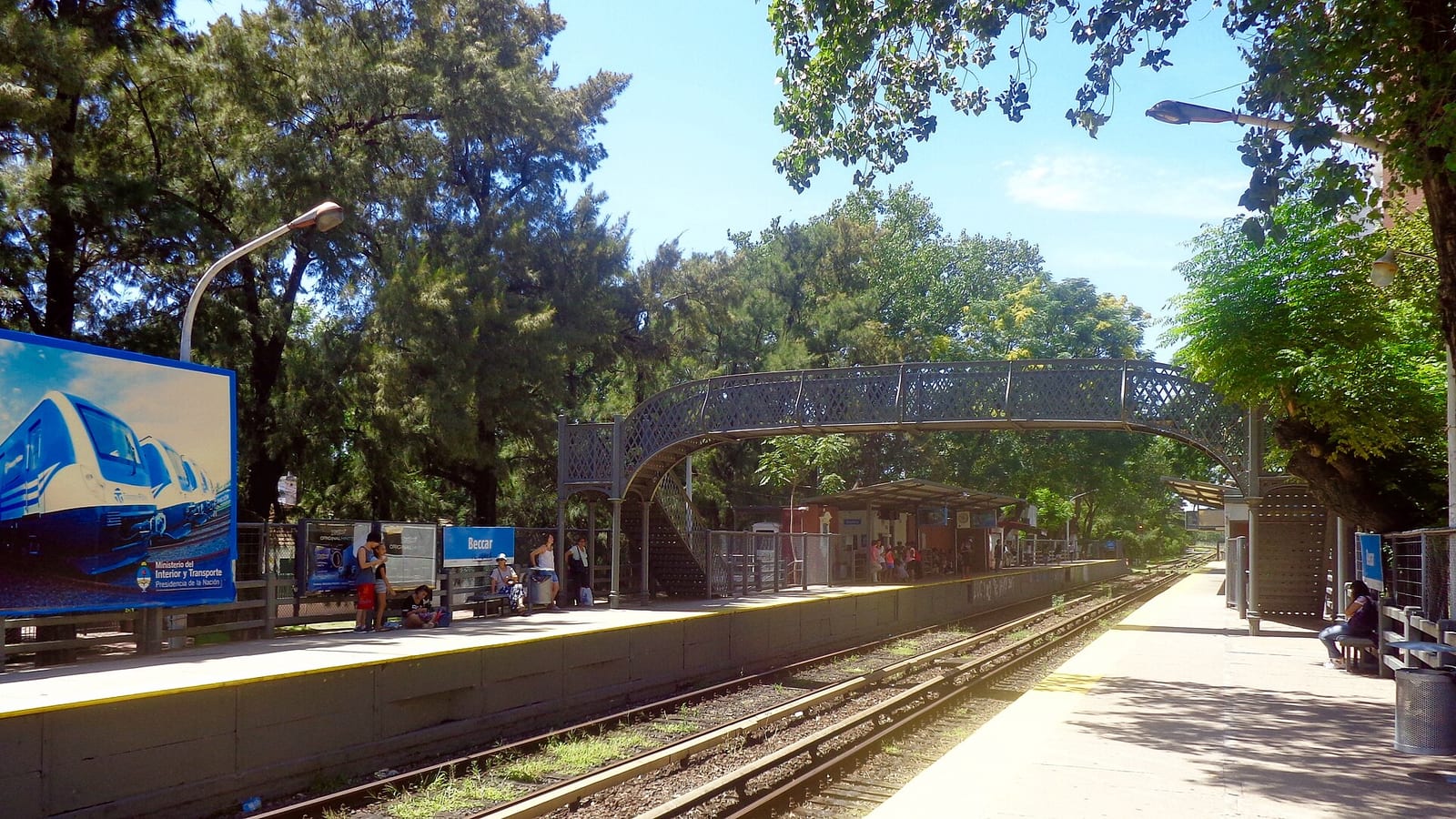 Estación Béccar de la Línea Mitre en Avenida Centenario y José Ingenieros