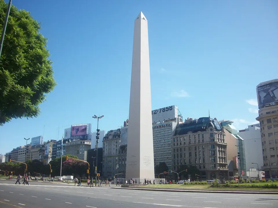 El Obelisco en la Avenida 9 de Julio, símbolo de Buenos Aires