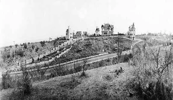 Vista del acceso al barrio Cerro de las Rosas en 1935, Córdoba, Argentina